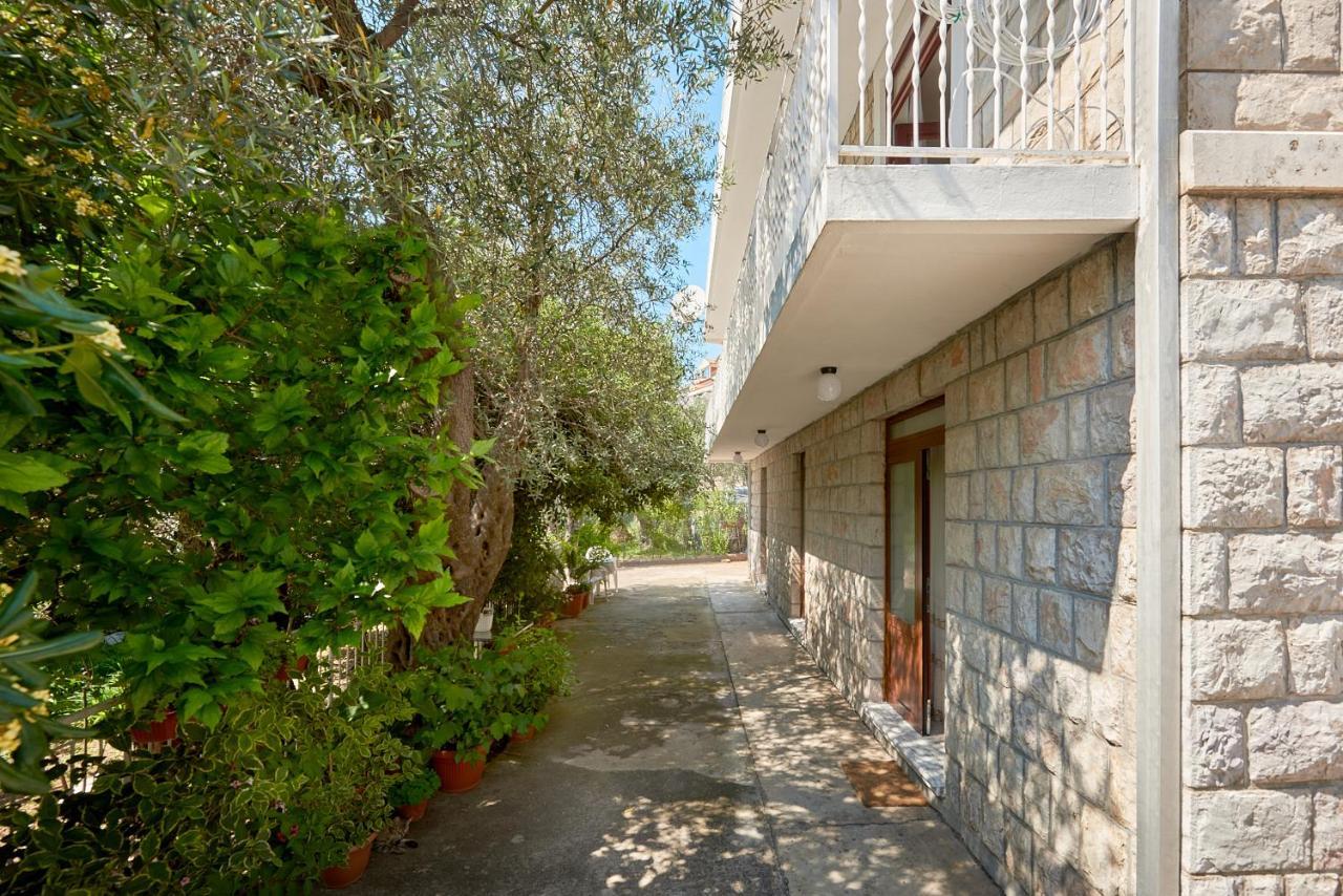 Apartmani Kuca U Maslinama Sveti Stefan Exterior foto