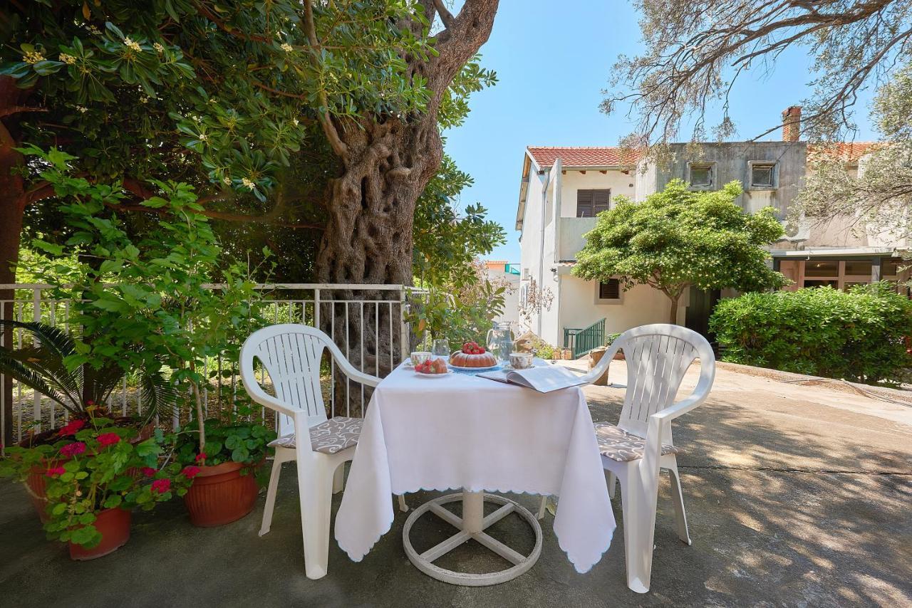Apartmani Kuca U Maslinama Sveti Stefan Exterior foto